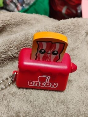 VINTAGE BACON TOASTER KEYCHAIN TOY MINT CONDITION